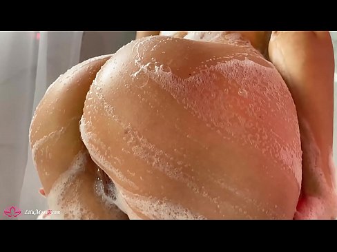 ❤️ Brunette sjálfsfróar kisu með titrara til að fá mikla fullnægingu í sturtu Kynlíf á is.yourxxxvideos.ru ❌❤
